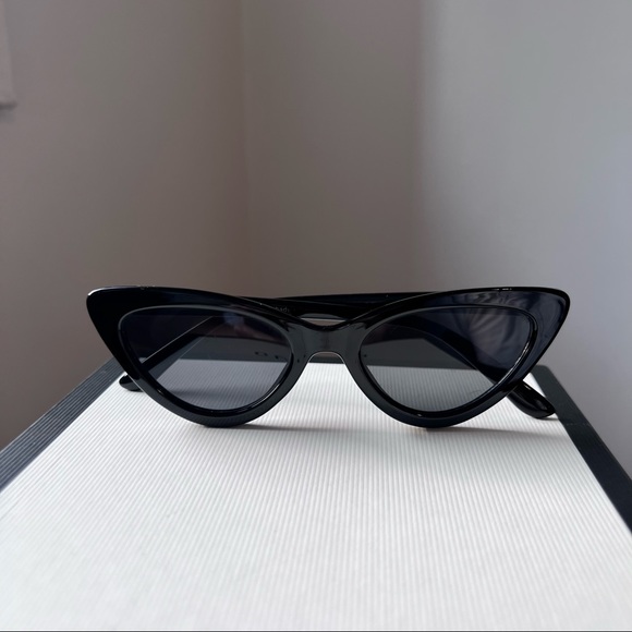 Urban Outfitters cat eye sunglasses - Picture 3 of 4